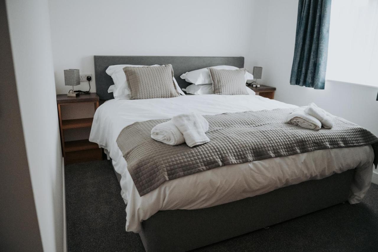 The Fox And Hounds Bed & Breakfast Bancyfelin Exterior photo